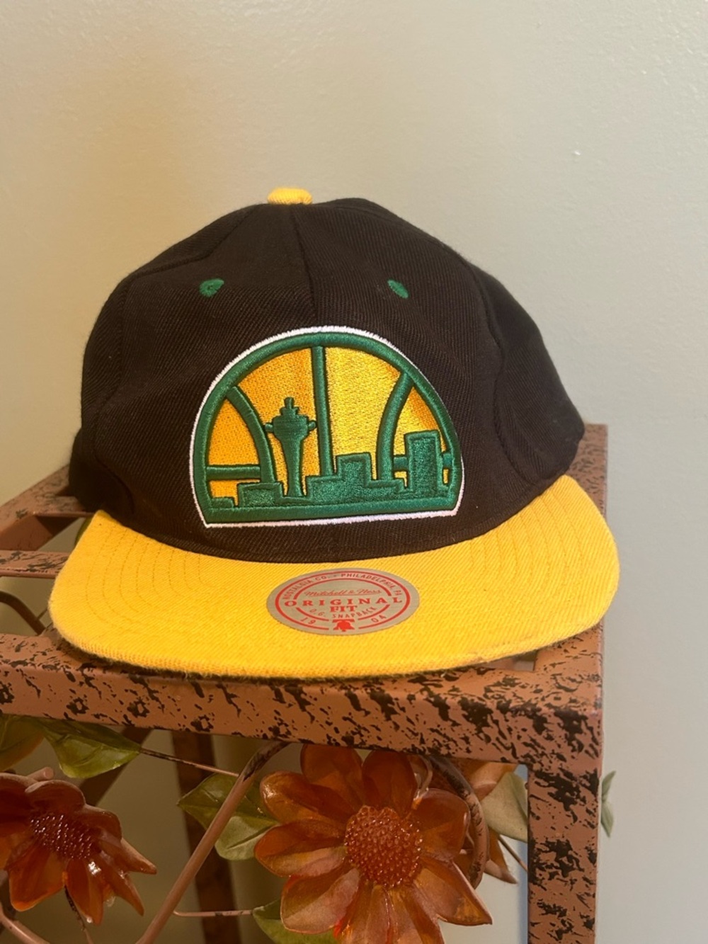 Mitchell & Ness Seattle SuperSonics Hat SnapBack Cap Two Tone Hardwood Classic